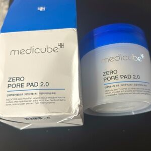 Medicube Zero Pore Pad 2.0 - Blue and White